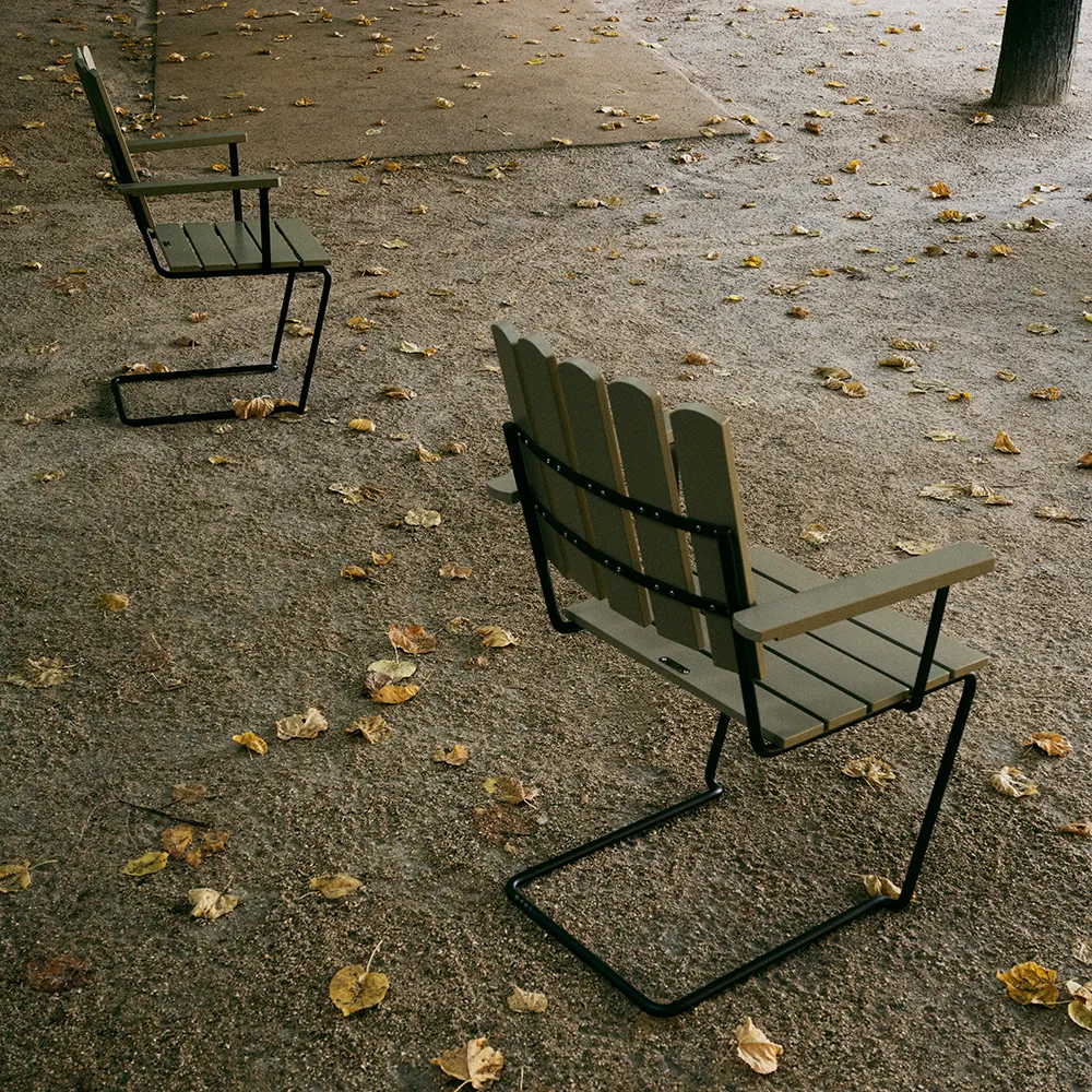 A2 Fåtölj Grönlackad Ek / Svart Stativ