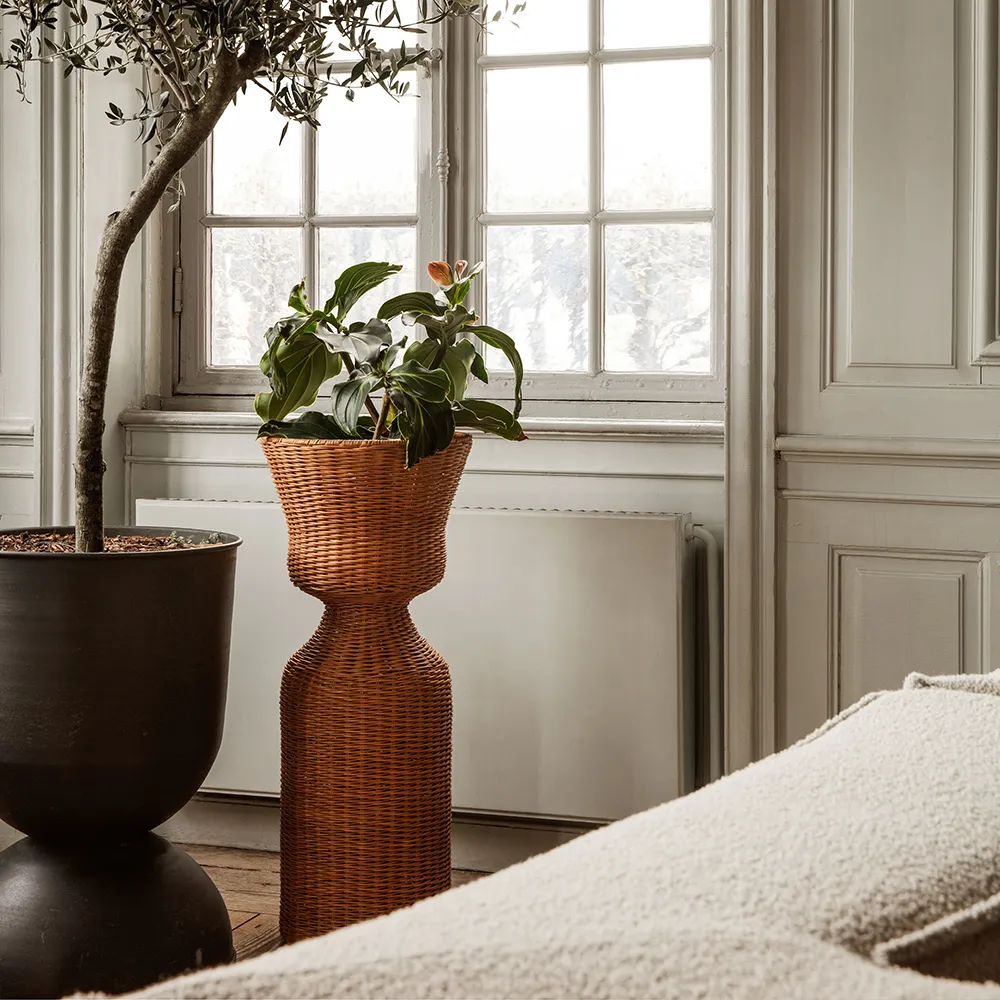 Hourglass Kruka Large Black