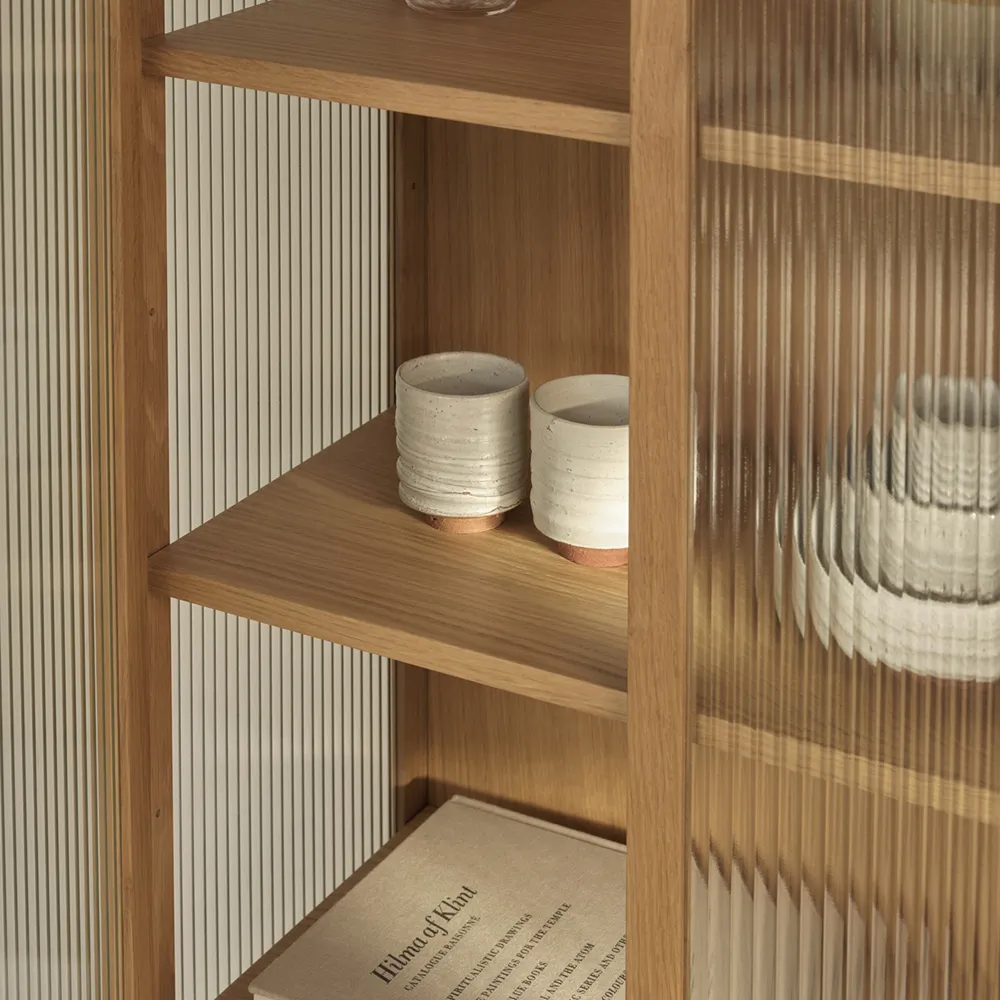 Reed Vitrinskåp - Natural Oak