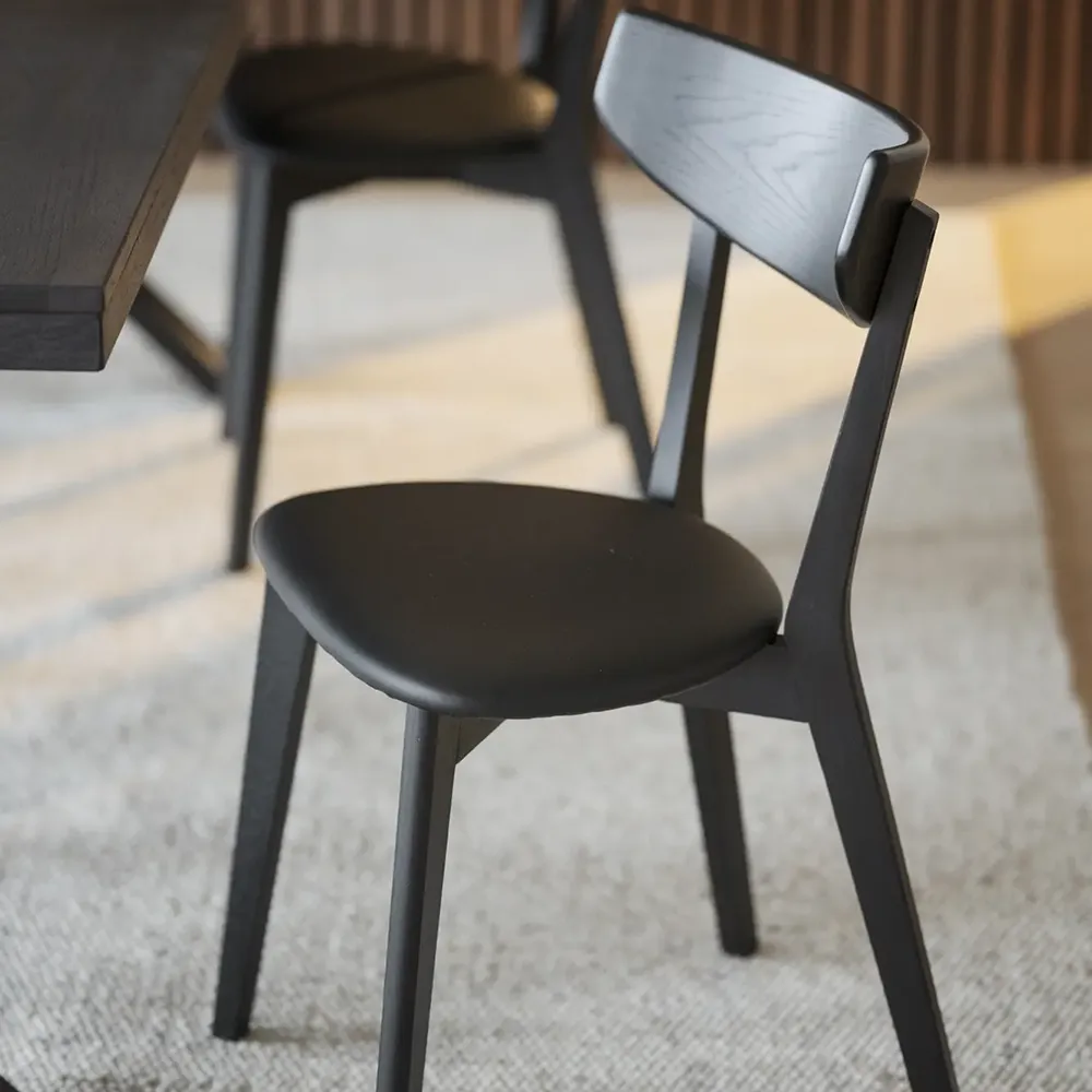 Ami matstol svart ek/svart konstläder