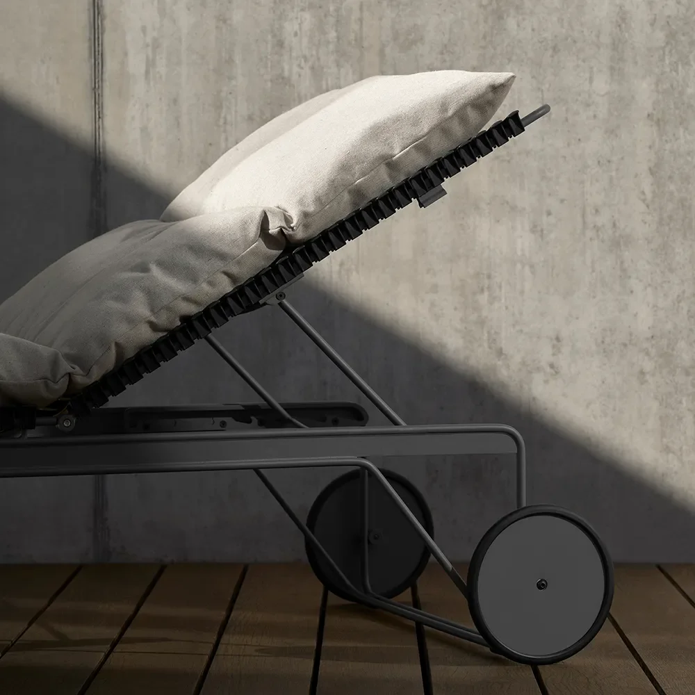 Click Adjustable chaise longue Olive green. Frame: Grey