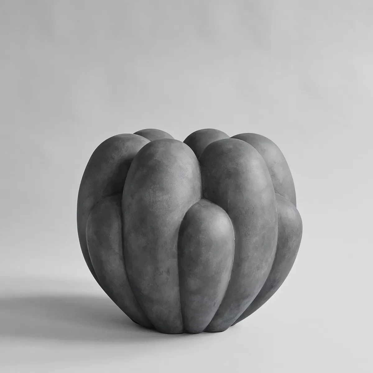 Handgjord vas Bloom Big Dark Grey H44 cm