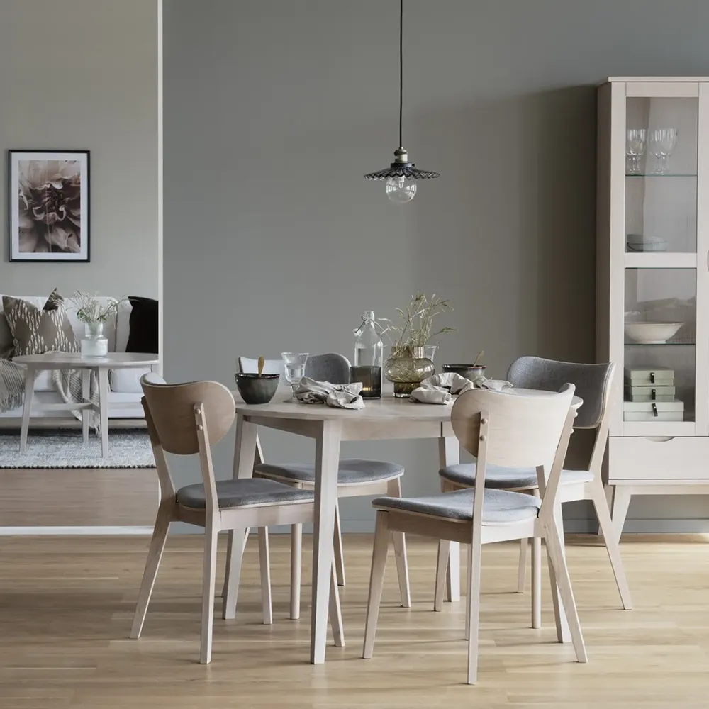 Kato matstol vitpigmenterad ek/ljusgrått tyg