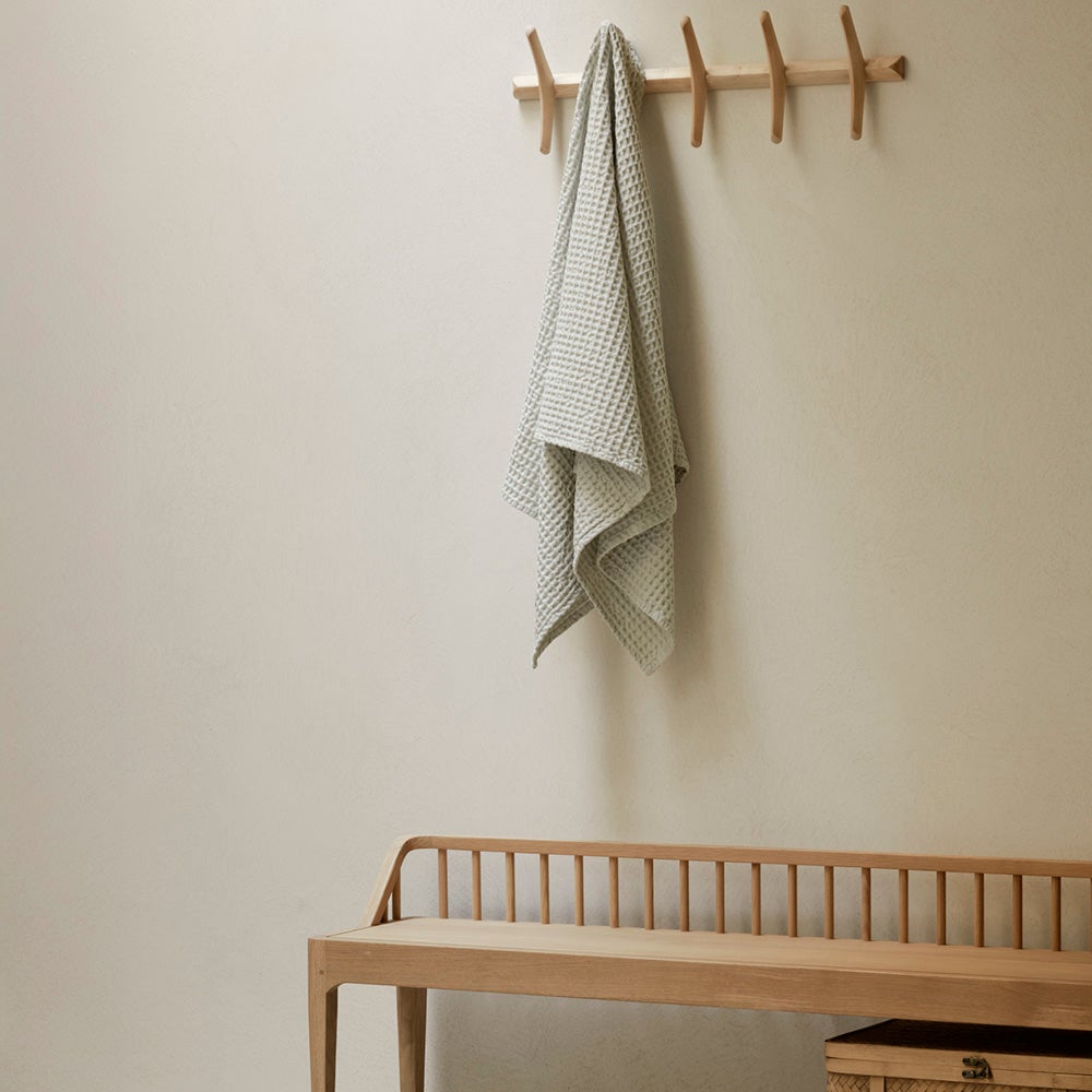 PI Klädhängare Lackad Lönn 