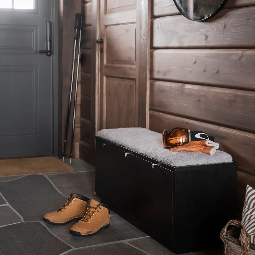 Confetti förvaringsbänk svartbetsad ek/fårskinnslook