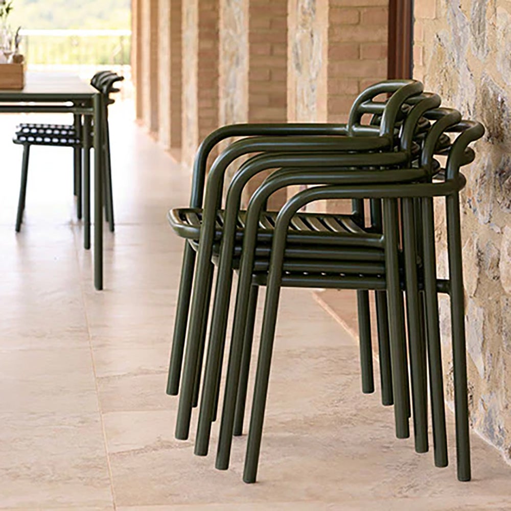 Bliss matbord inkl.två stolar med armstöd- Desert red aluminium