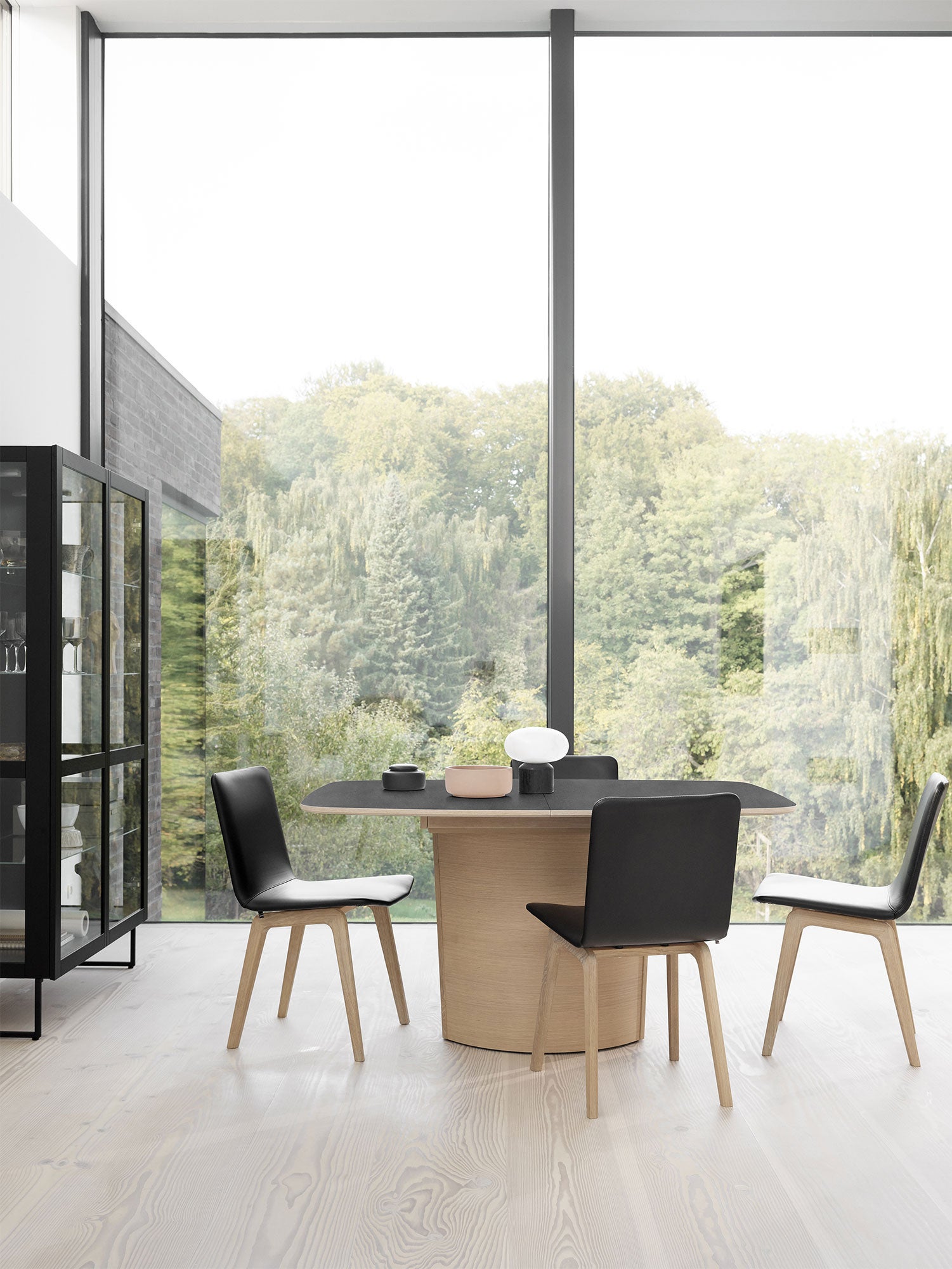 Sm116 Bord Ek Lack 142-182X102X74Cm 