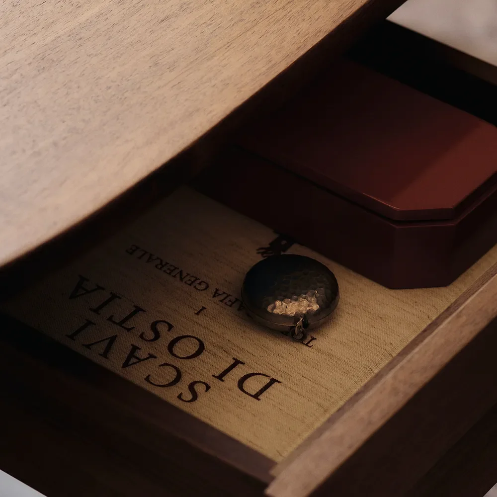 Avlastningsbord i valnöt Feve