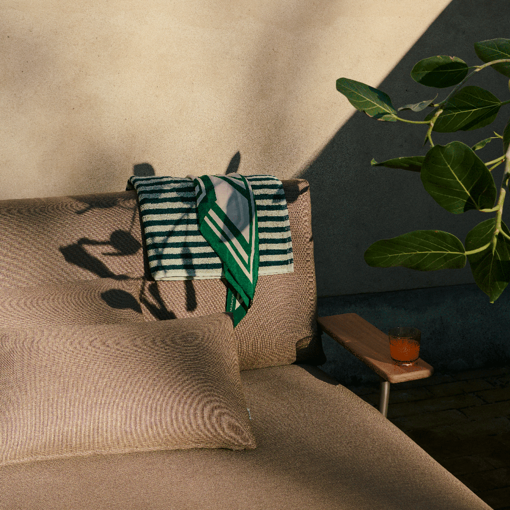 Loungebed Settle med armstöd Taupe