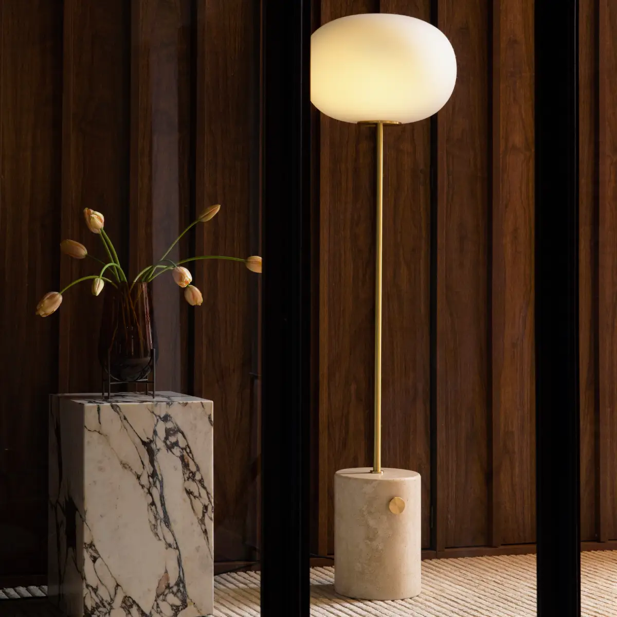 JWDA Golvlampa Travertine,Sand/Brass, Brushed 