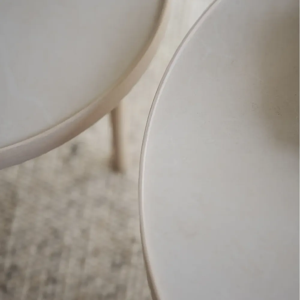 Marsden soffbord Ø90 cm keramik/vitpigmenterad ek