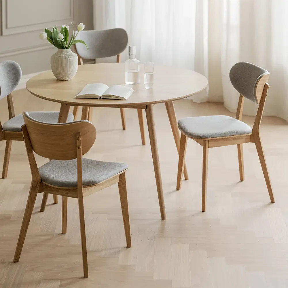 Kato matstol lackad ek/ljusgrått tyg