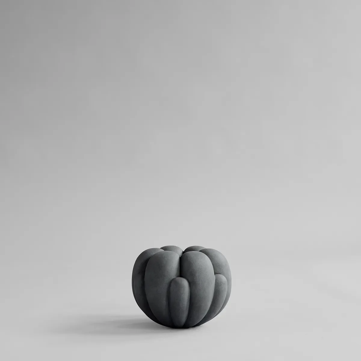 Handgjord vas Bloom Petit Dark Grey H18 cm