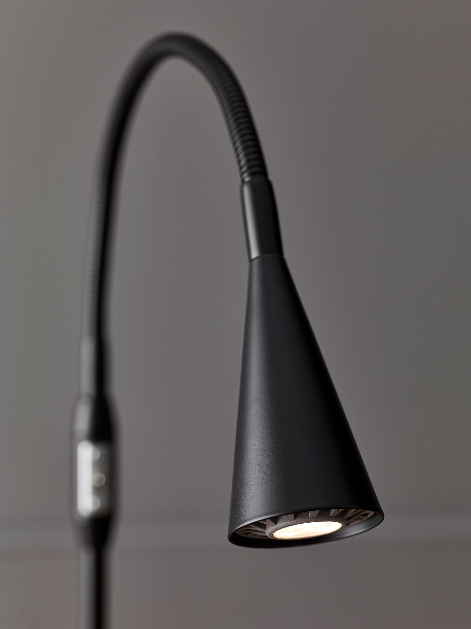 Ledro golvlampa mattsvart Mr16 inkl ljuskälla