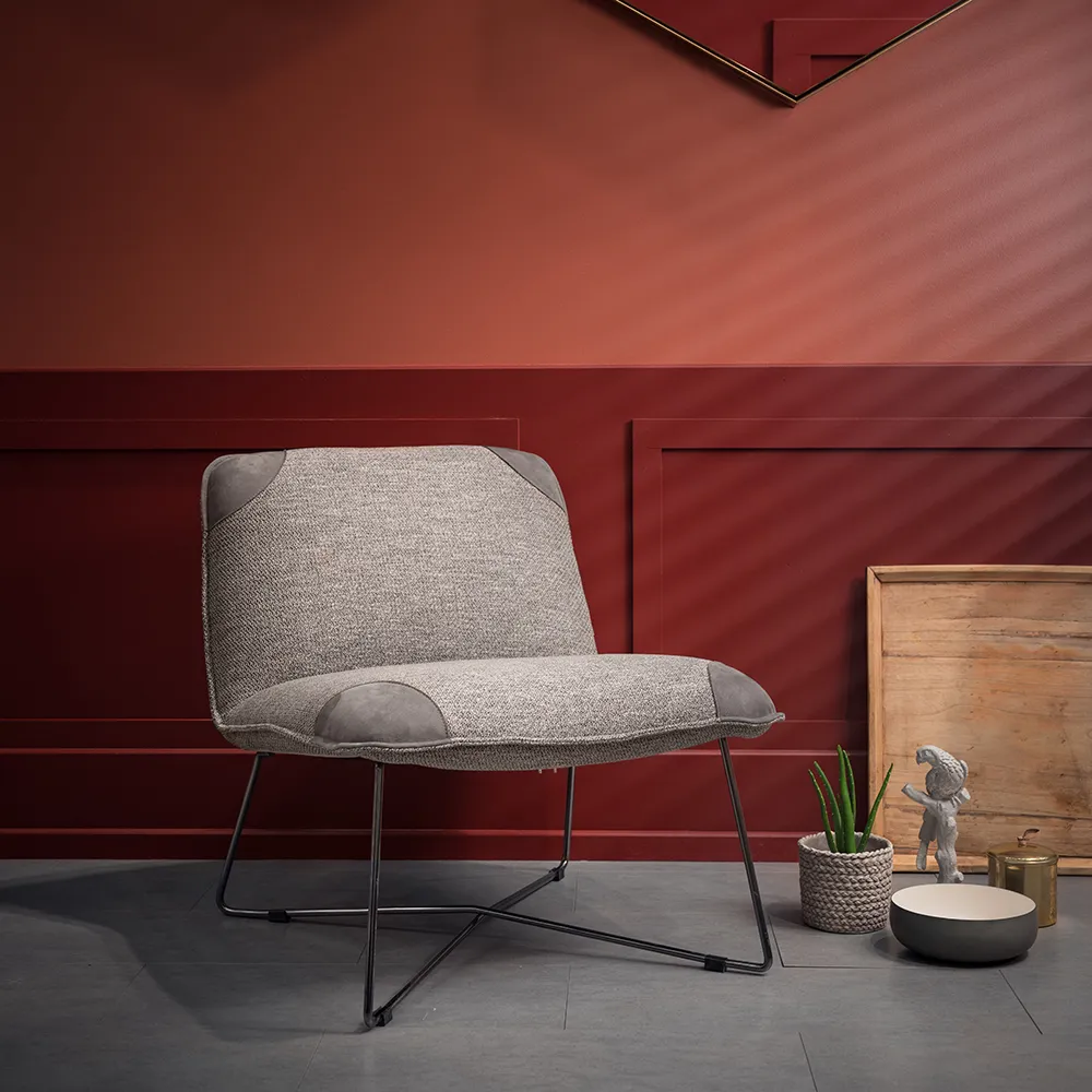 Fly Fåtölj med läderdetaljer