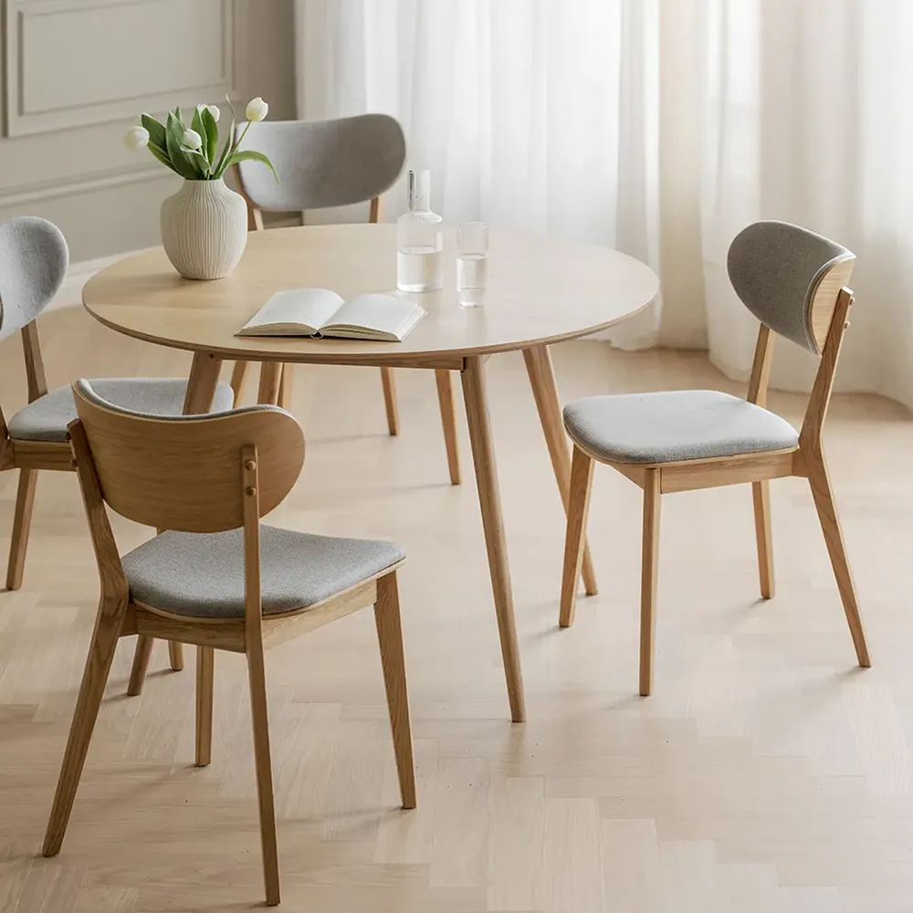 Kato matstol lackad ek/ljusgrått tyg