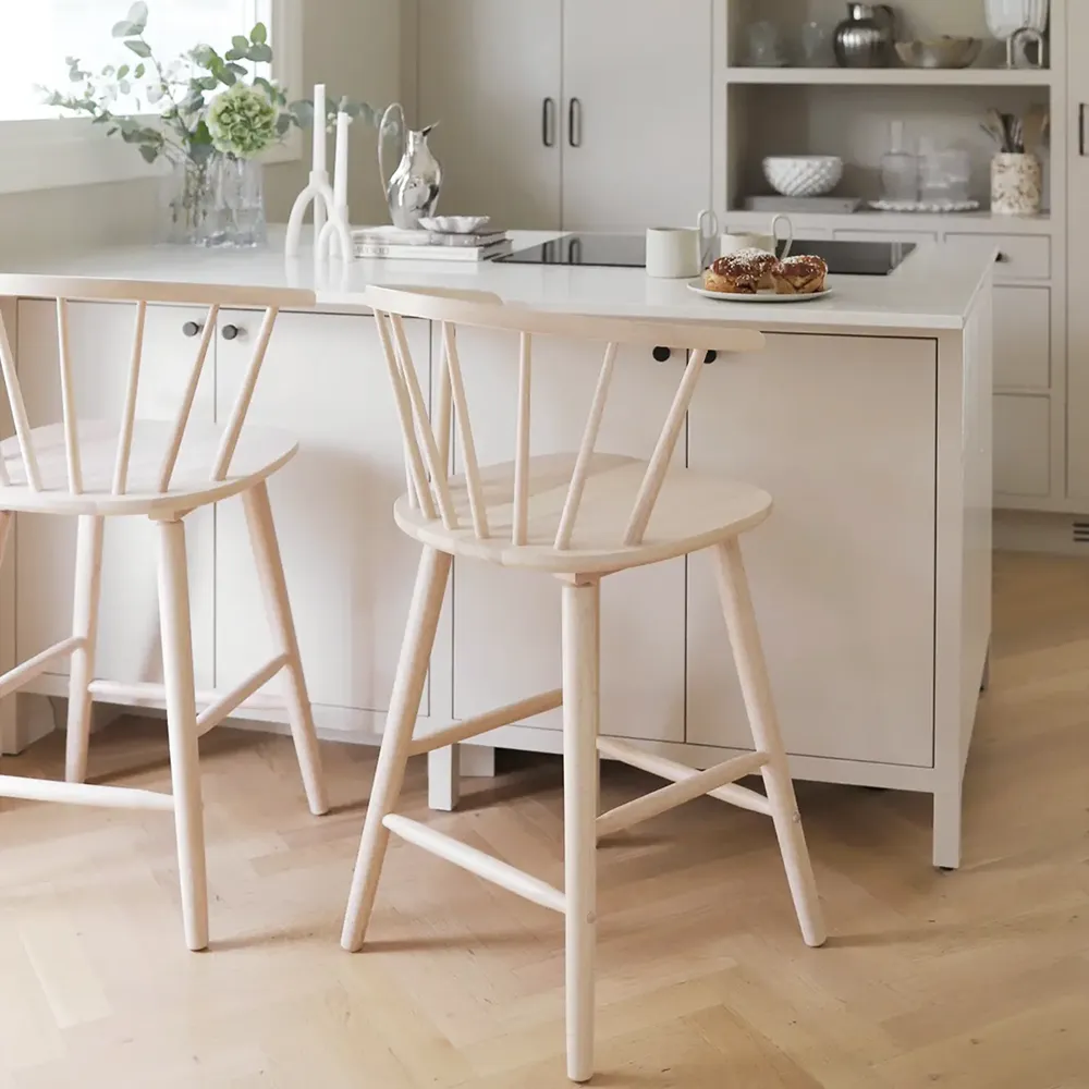 Carmen barstol vitpigmenterad