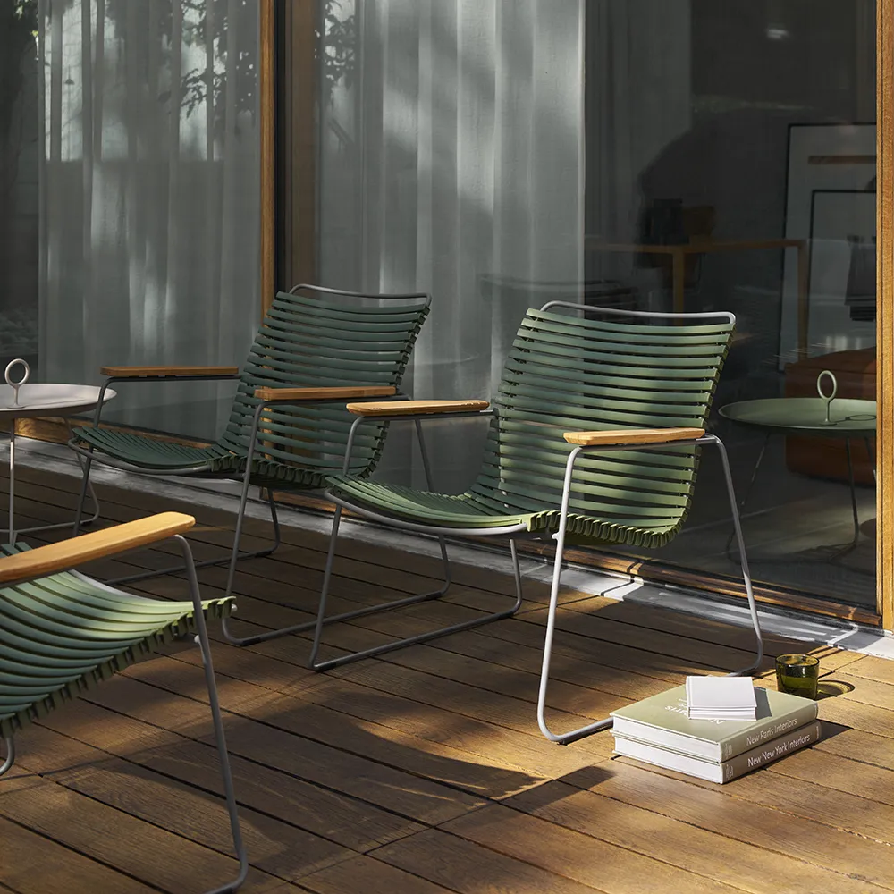 Click Roomy lounge chair Dusty Light blue. Frame: Grey. Armrest: Bam