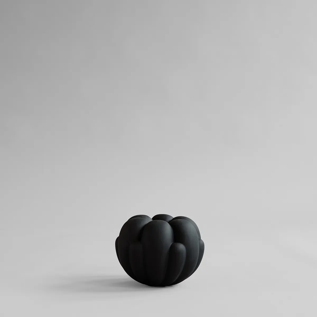 Handgjord vas Bloom Petit Black H18 cm