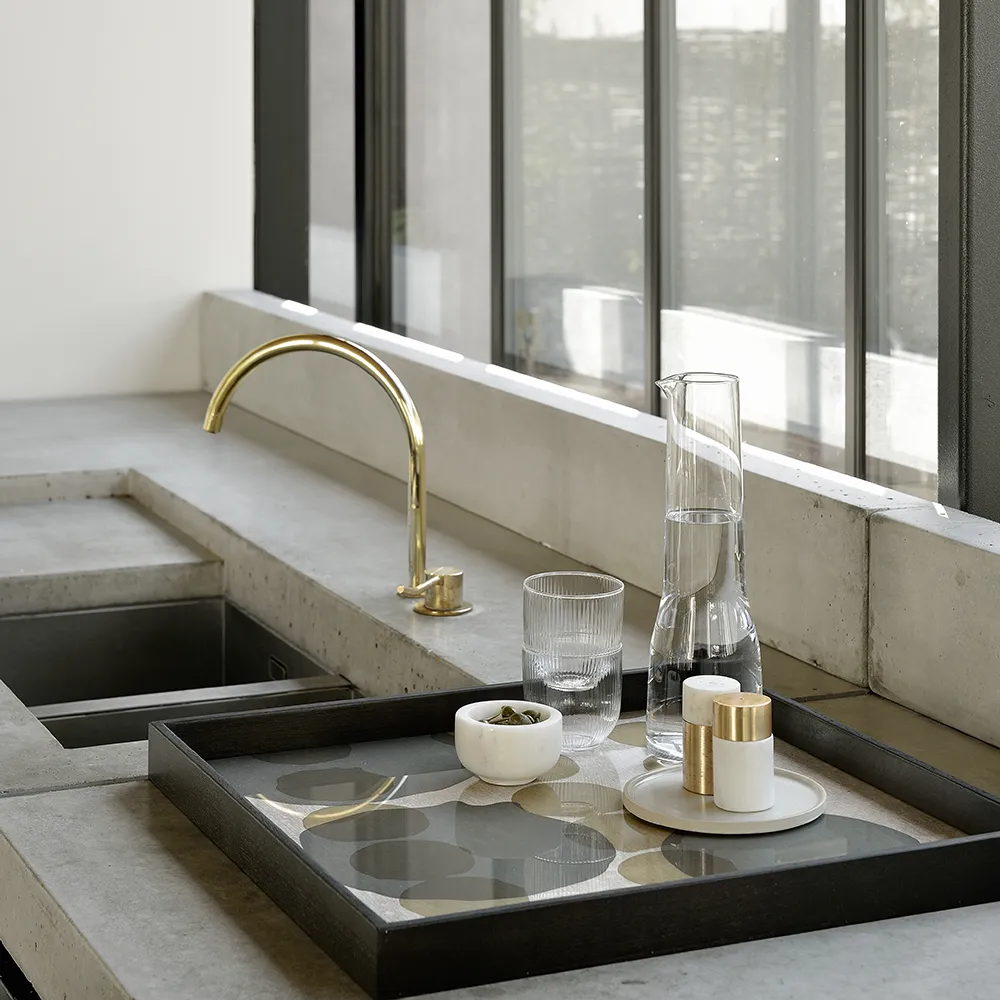 Layered Dots bricka 51x51 cm