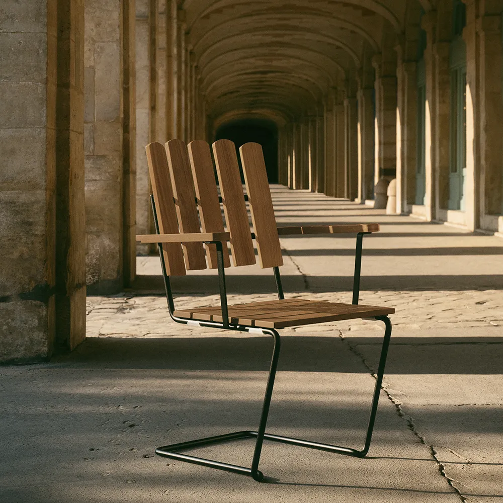 A2 Fåtölj Oljad Ek / Svart Stativ