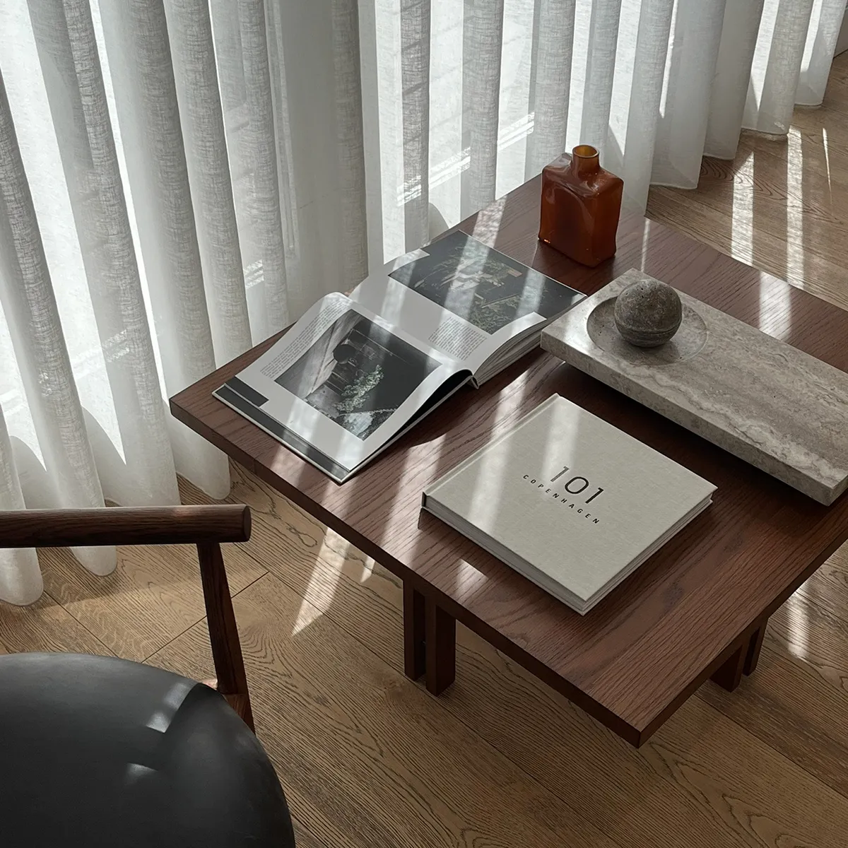 Soffbord i ek 80x80 Plinth Classic Brown Oak