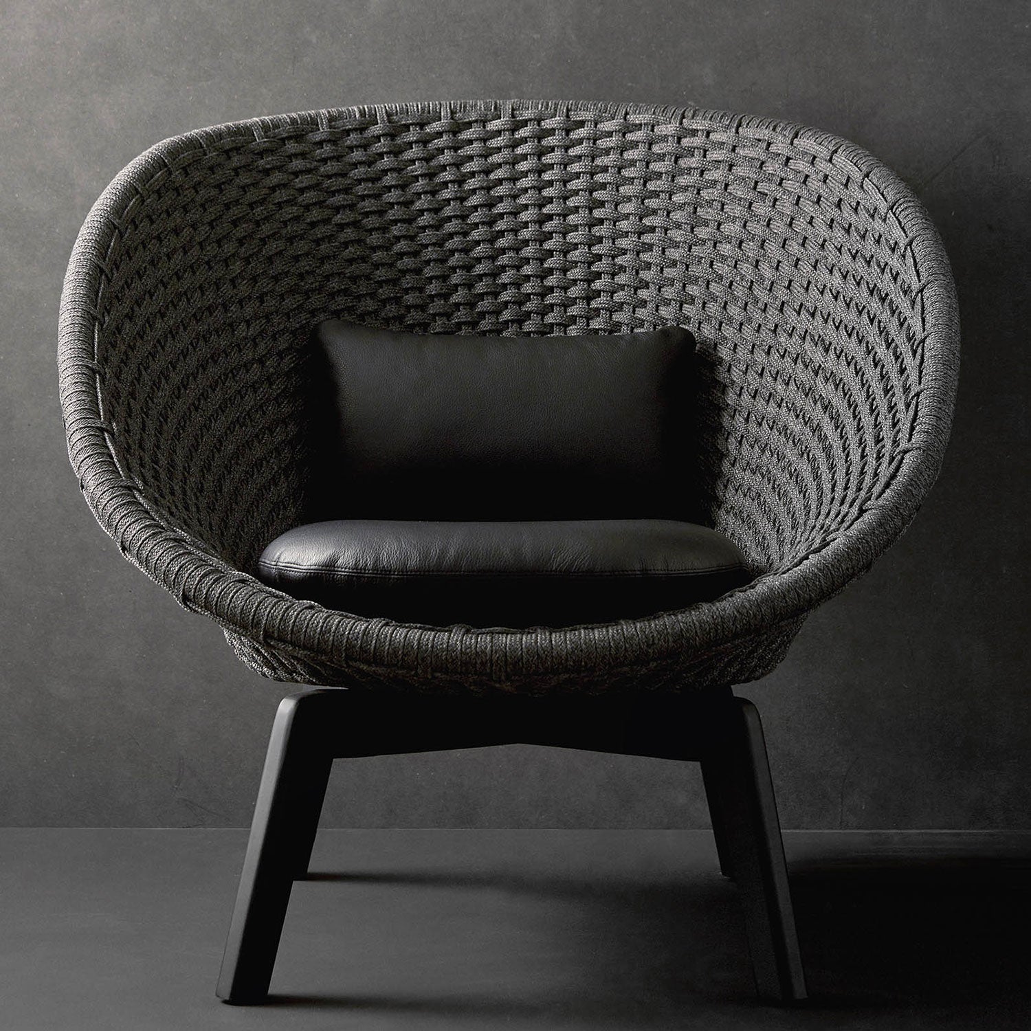 Peacock Loungefåtölj M/Svart Teak Ben Indoor 