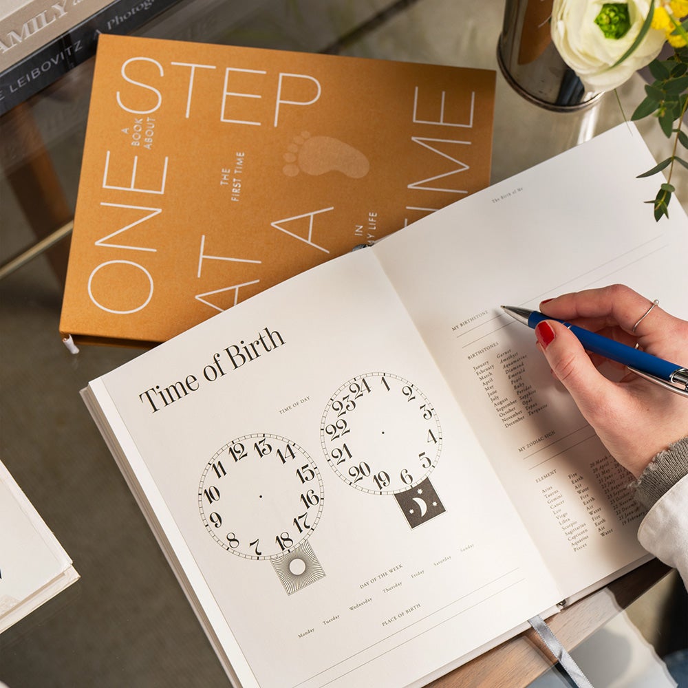 One Step at a Time - En bok om första tiden i livet