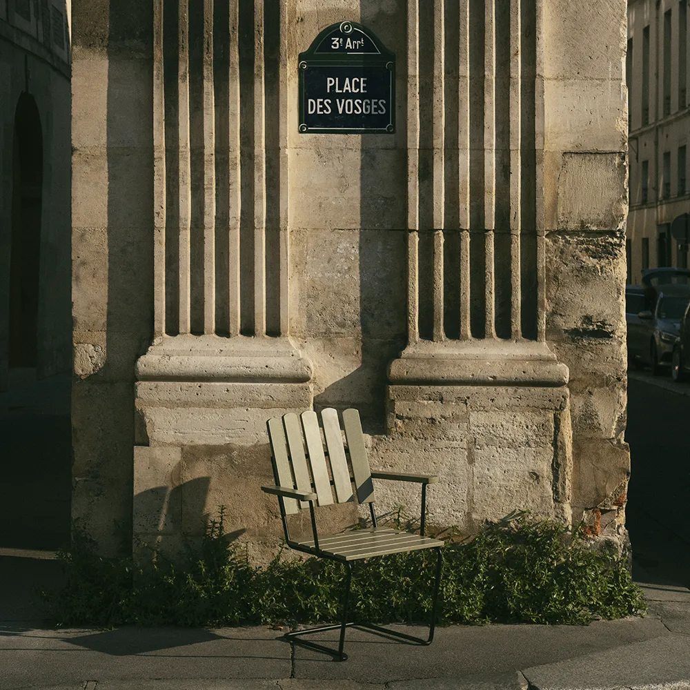 A2 Fåtölj Grönlackad Ek / Svart Stativ