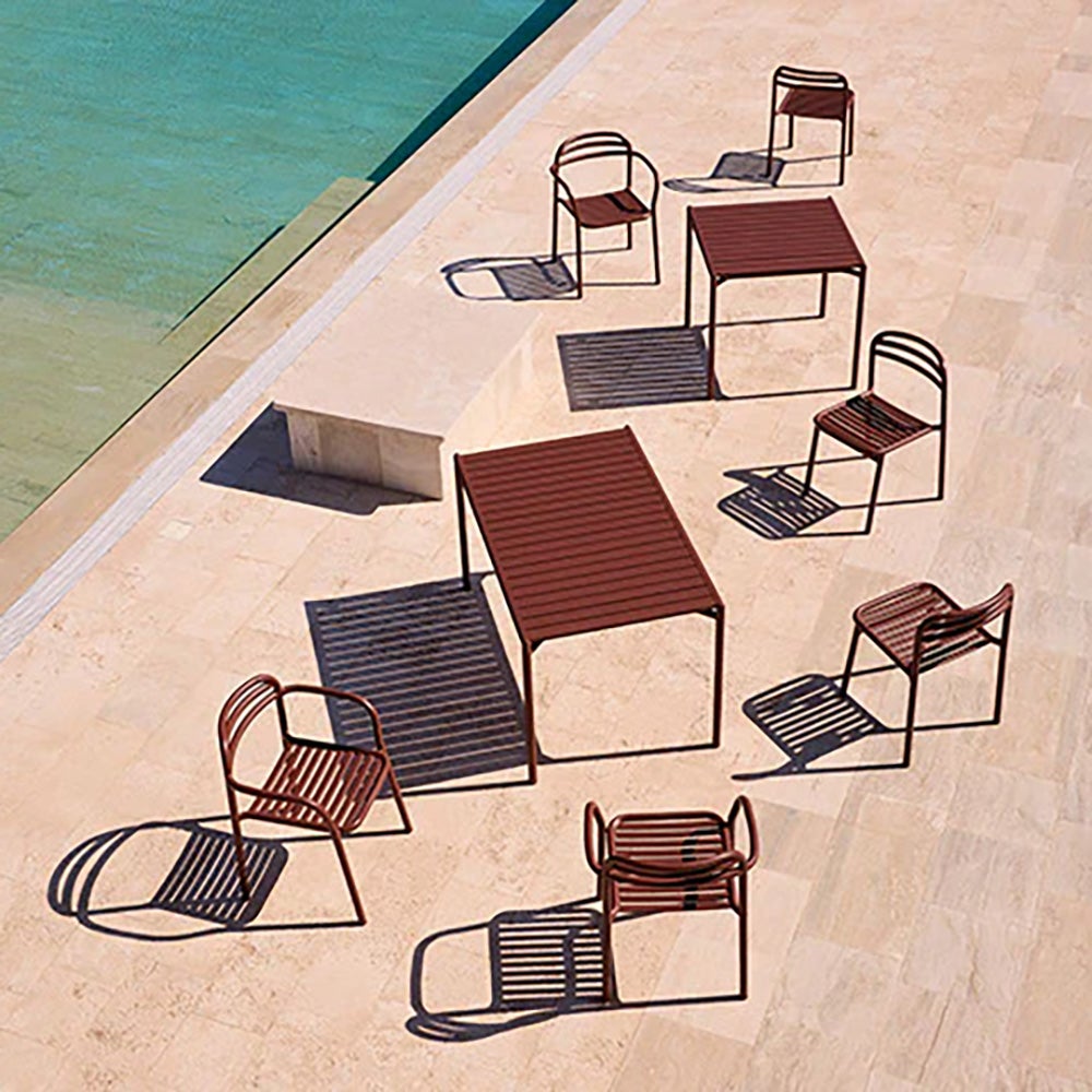 Bliss matbord inkl.två stolar med armstöd- Desert red aluminium