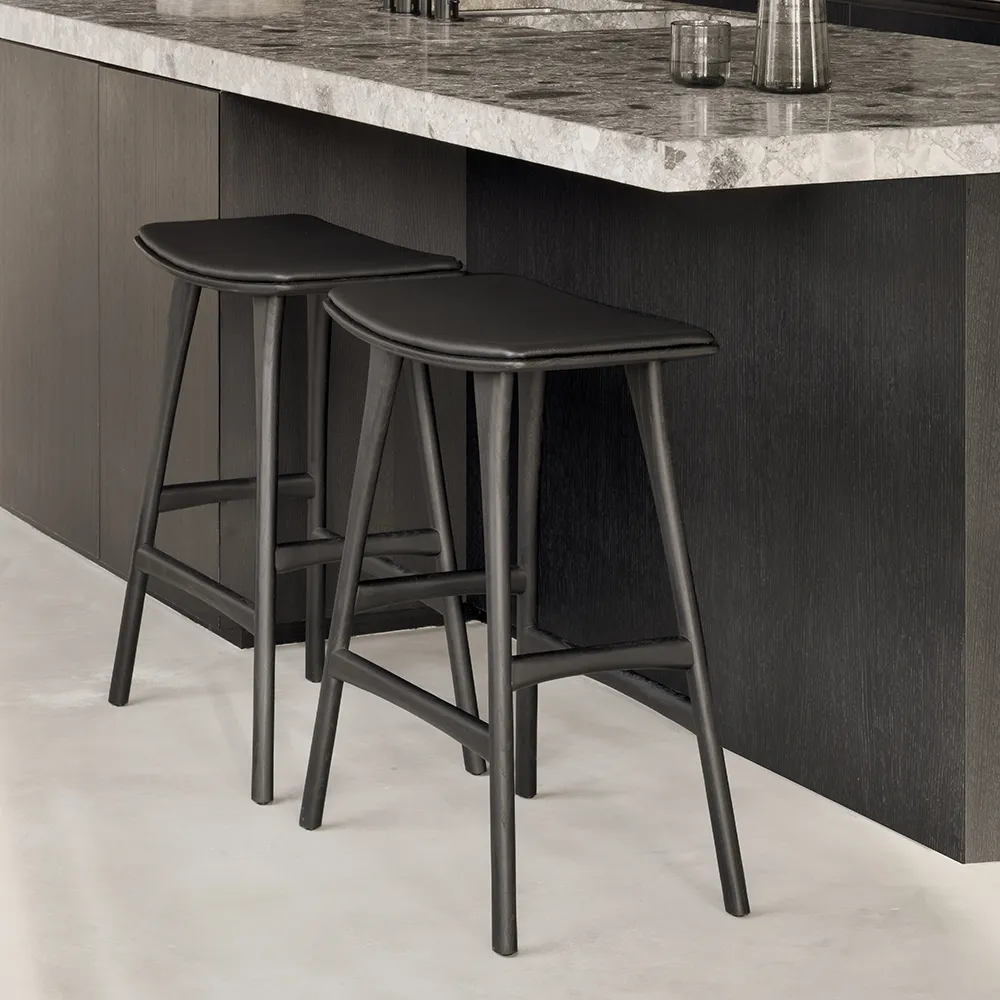 Osso Barpall Låg Svartlackad ek/Black leather 