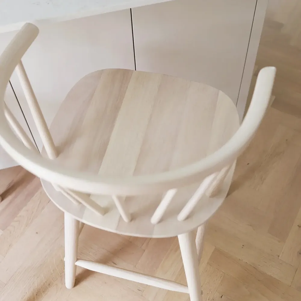 Carmen barstol vitpigmenterad