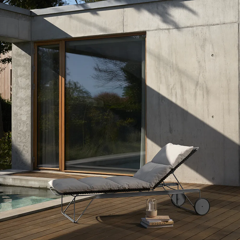 Click Adjustable chaise longue Olive green. Frame: Grey