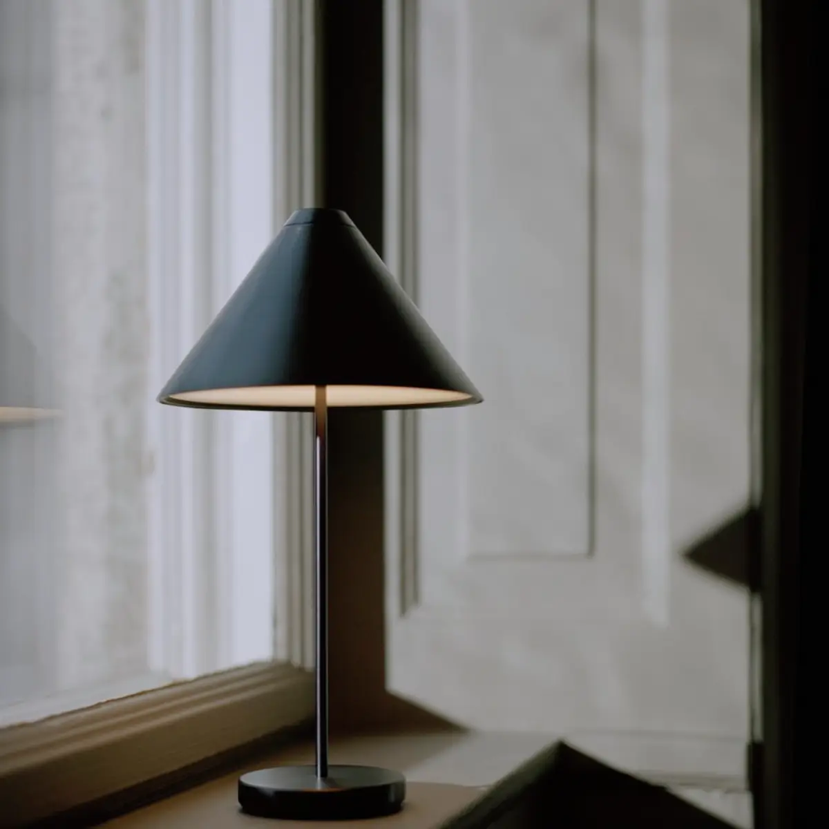 Brolly Bordslampa Stål Svart