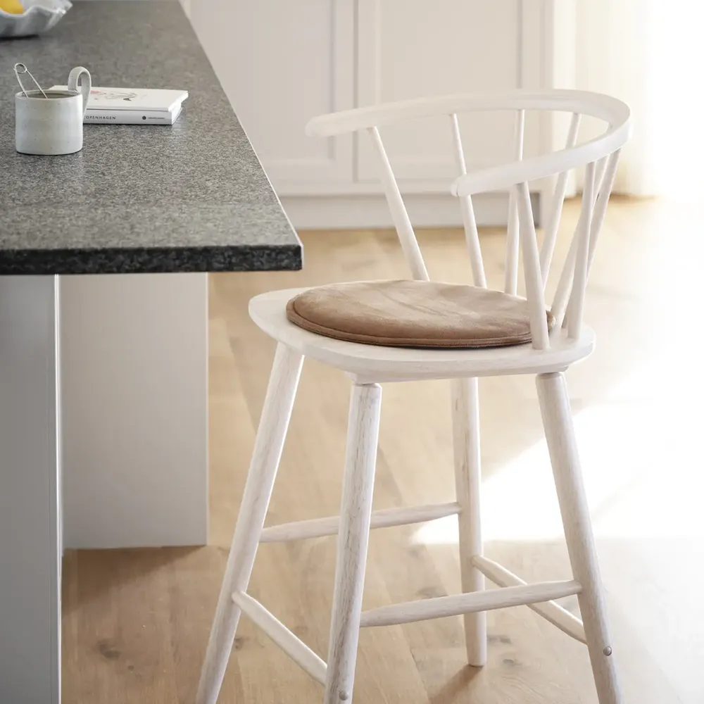 Carmen barstol vitpigmenterad