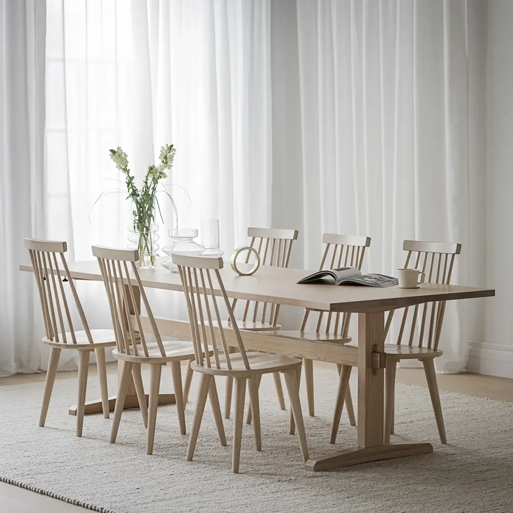 Lotta pinnstol vitpigmenterad