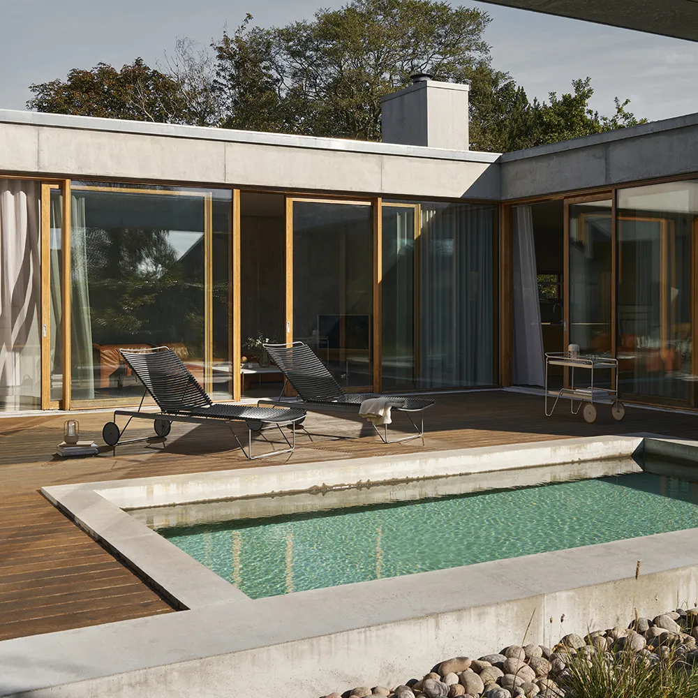 Click Adjustable chaise longue Olive green. Frame: Grey