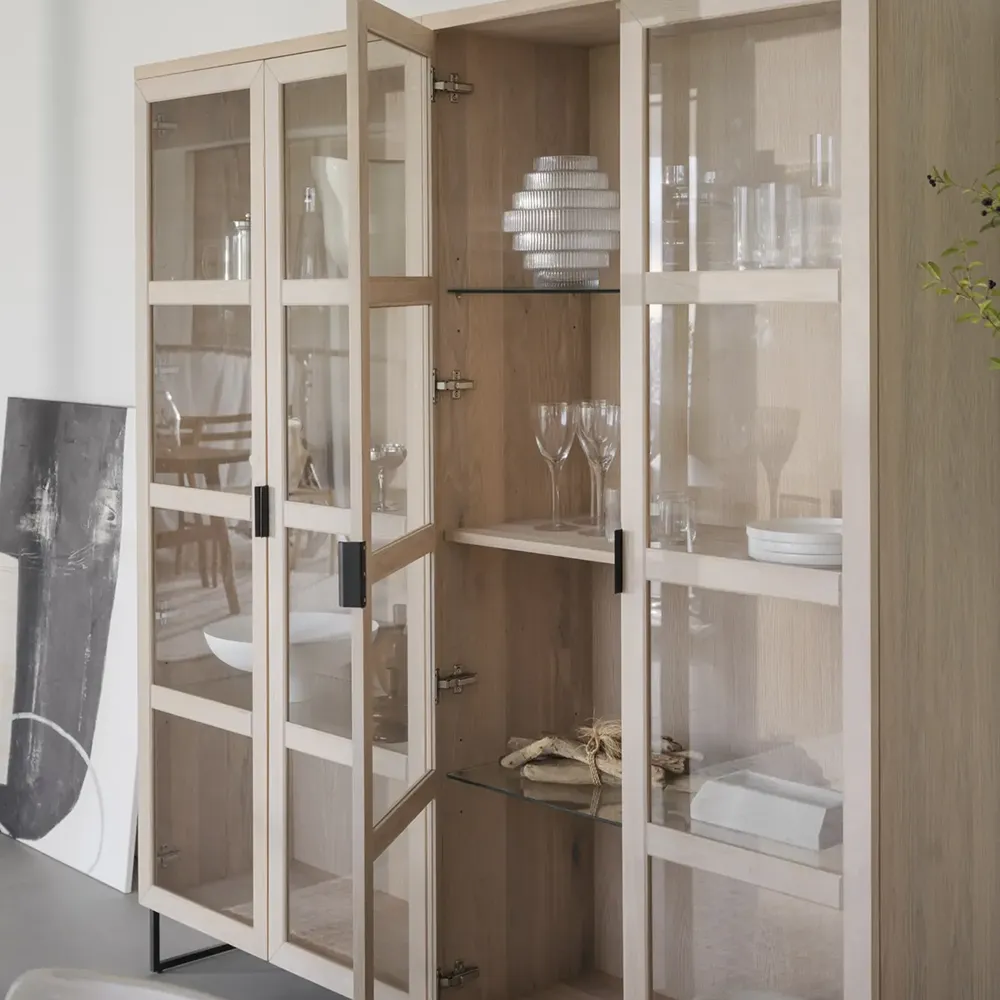 Everett vitrinskåp vitpigmenterad