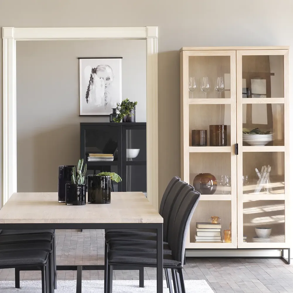 Everett vitrinskåp vitpigmenterad