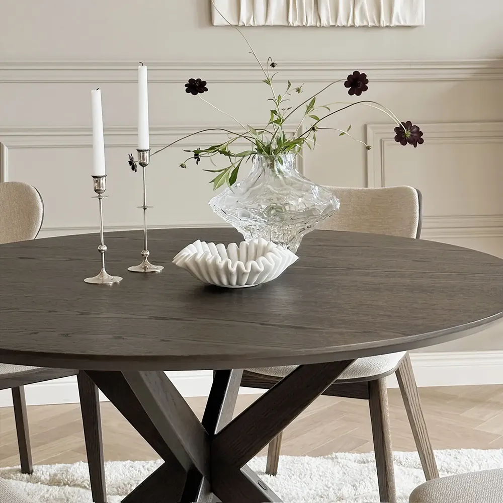 Calverton matbord Ø120 cm brun ek