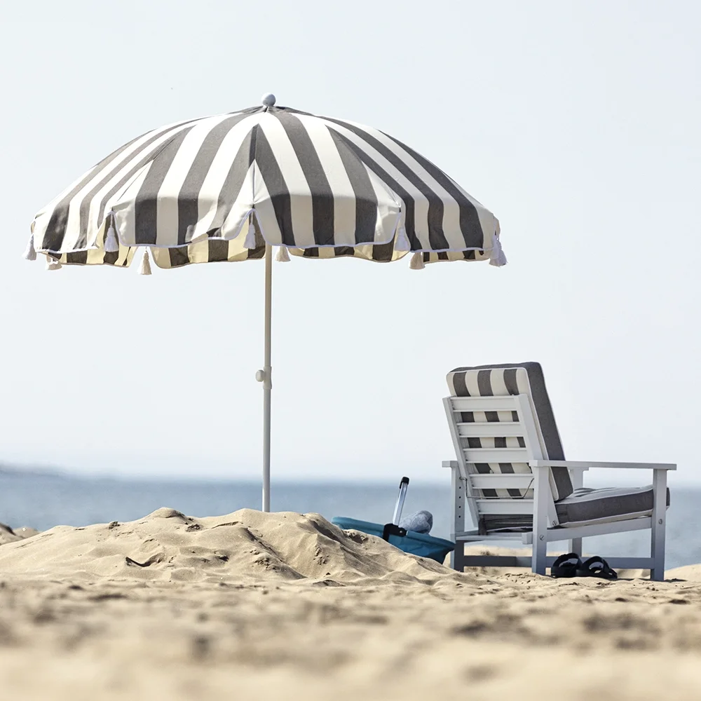 Parasoll 220 cm vitlack med tofsar brunrandig 38