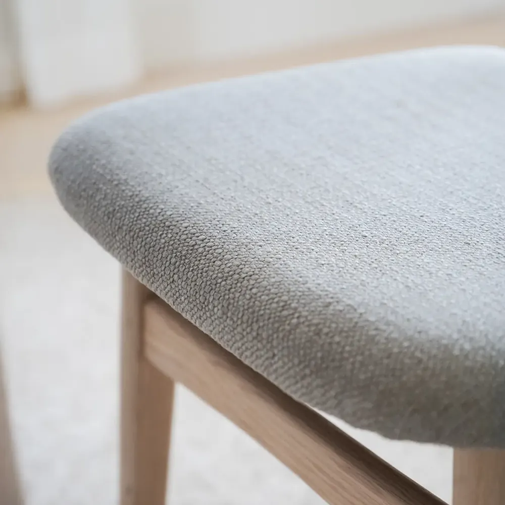 Rodham stol vitpigmenterad ek/grå-beige