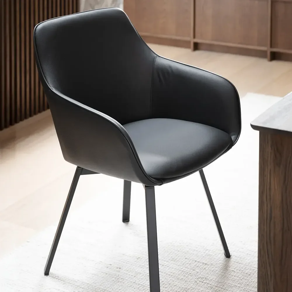 Alison karmstol svart läder/svarta metallben