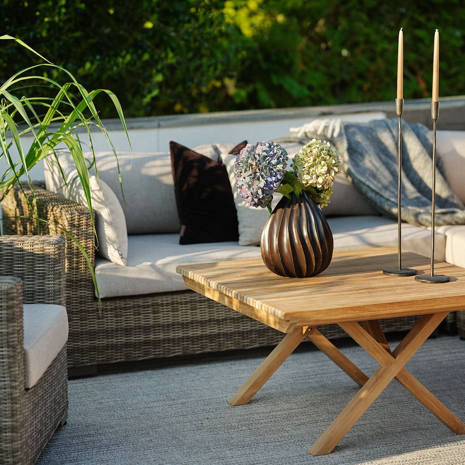 Ninja hörndel rustik konstrotting inkl vattenavisande dynor