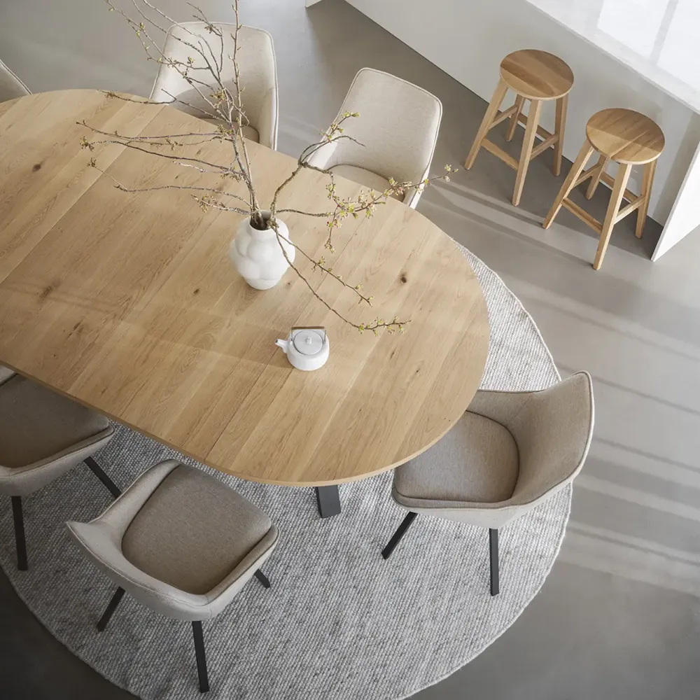 Alison stol ljusbeige tyg/svarta metallben