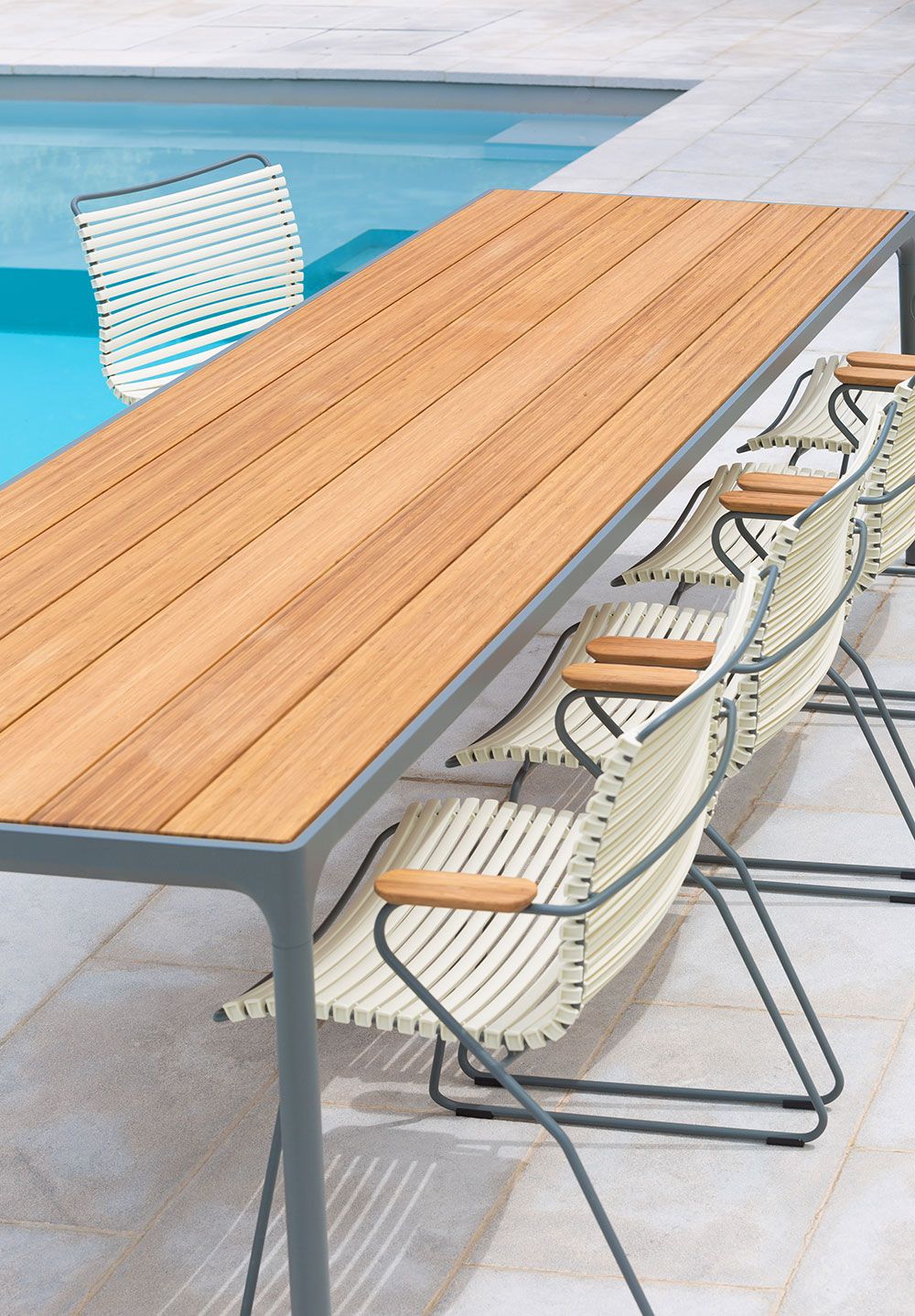 Four matbord 210x90 cm svart aluminium