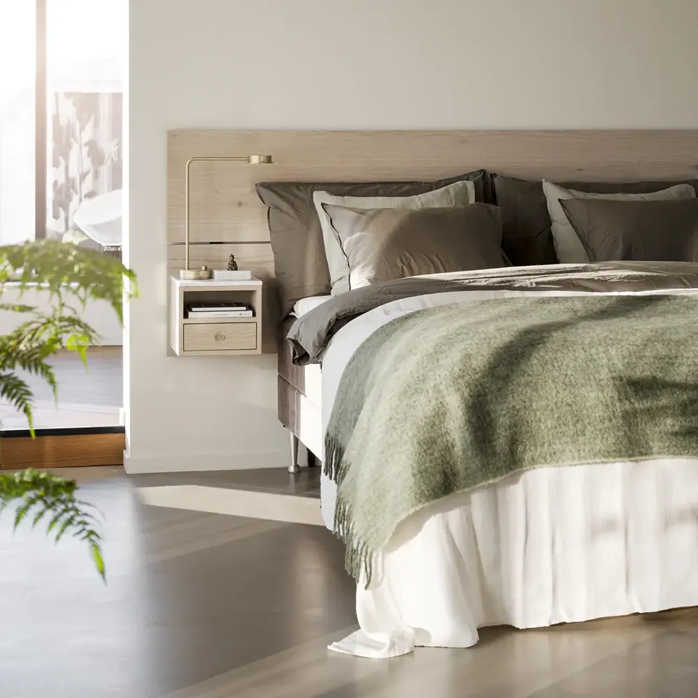 Whitmore sänggavel 240x79 cm vitpigmenterad ek 