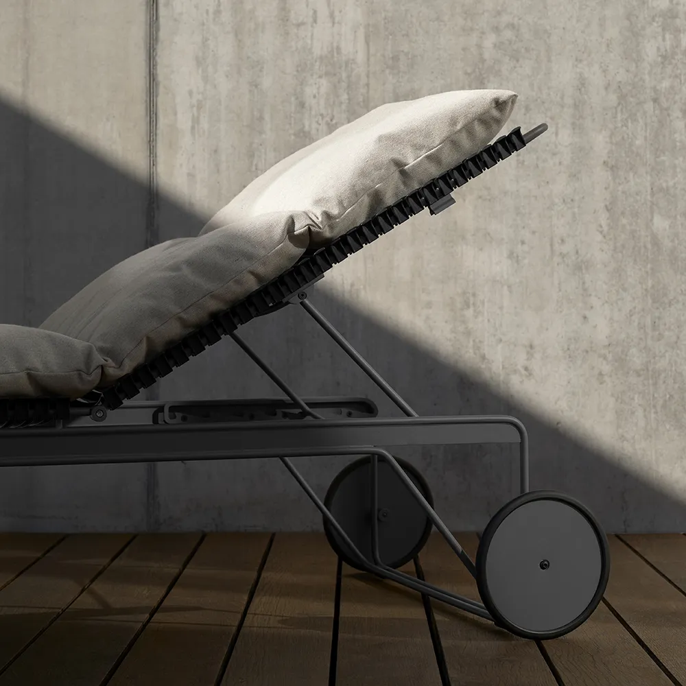 Click Adjustable chaise longue Olive green. Frame: Grey