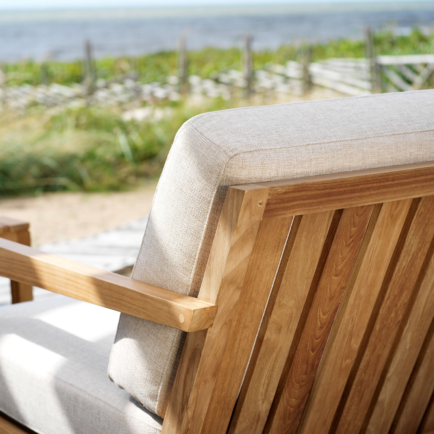 Populär fåtölj natur/svart teak 