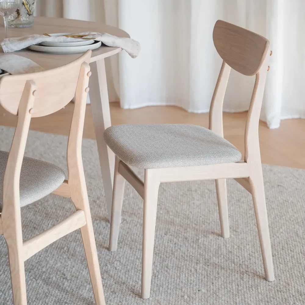 Rodham stol vitpigmenterad ek/grå-beige